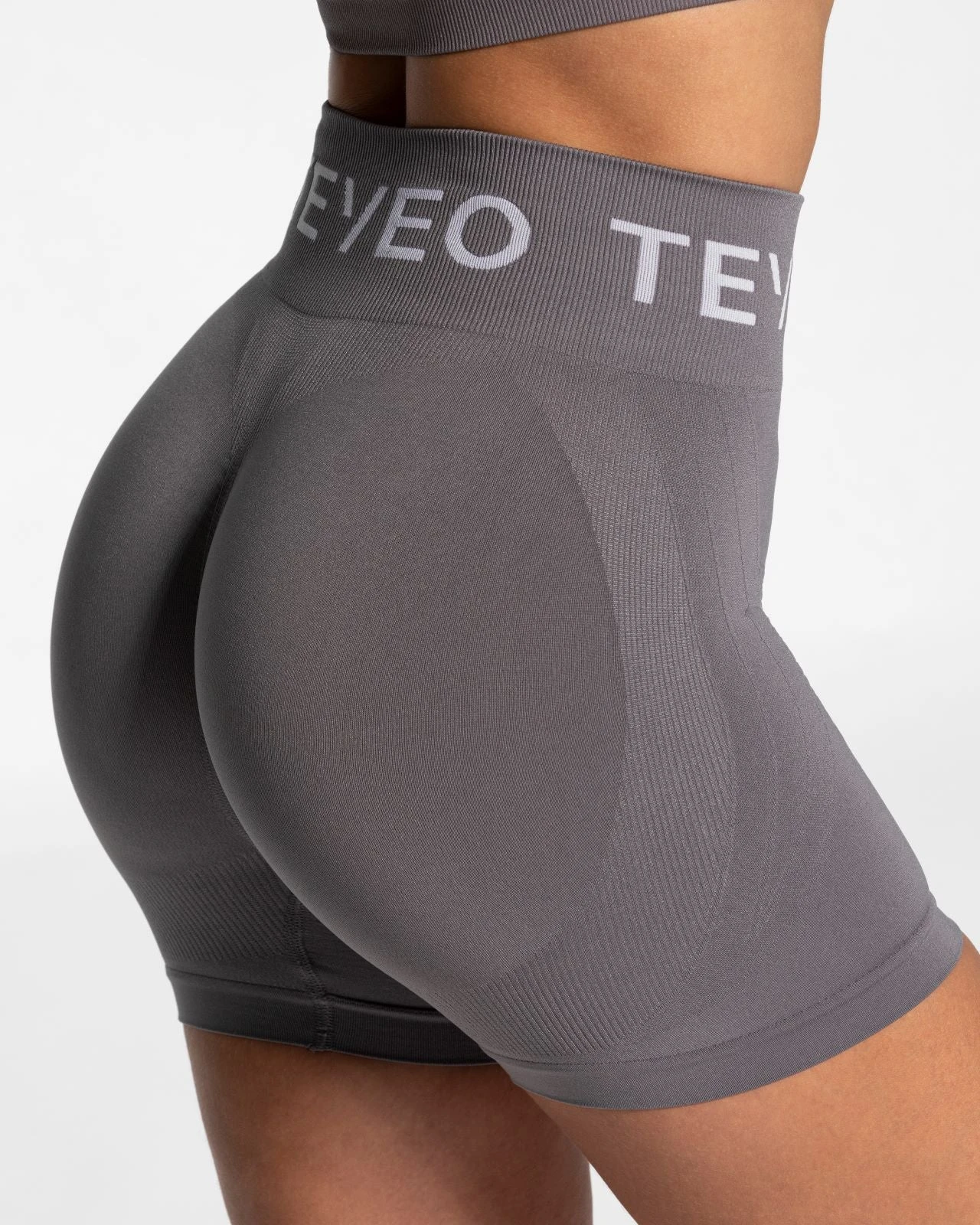 TEVEO Signature Scrunch Short Graphit - Shaping Fitness-Shorts für Damen 6 TEVEO Signature Scrunch Short Graphit - Shaping Fitness-Shorts für Damen – Bild 4