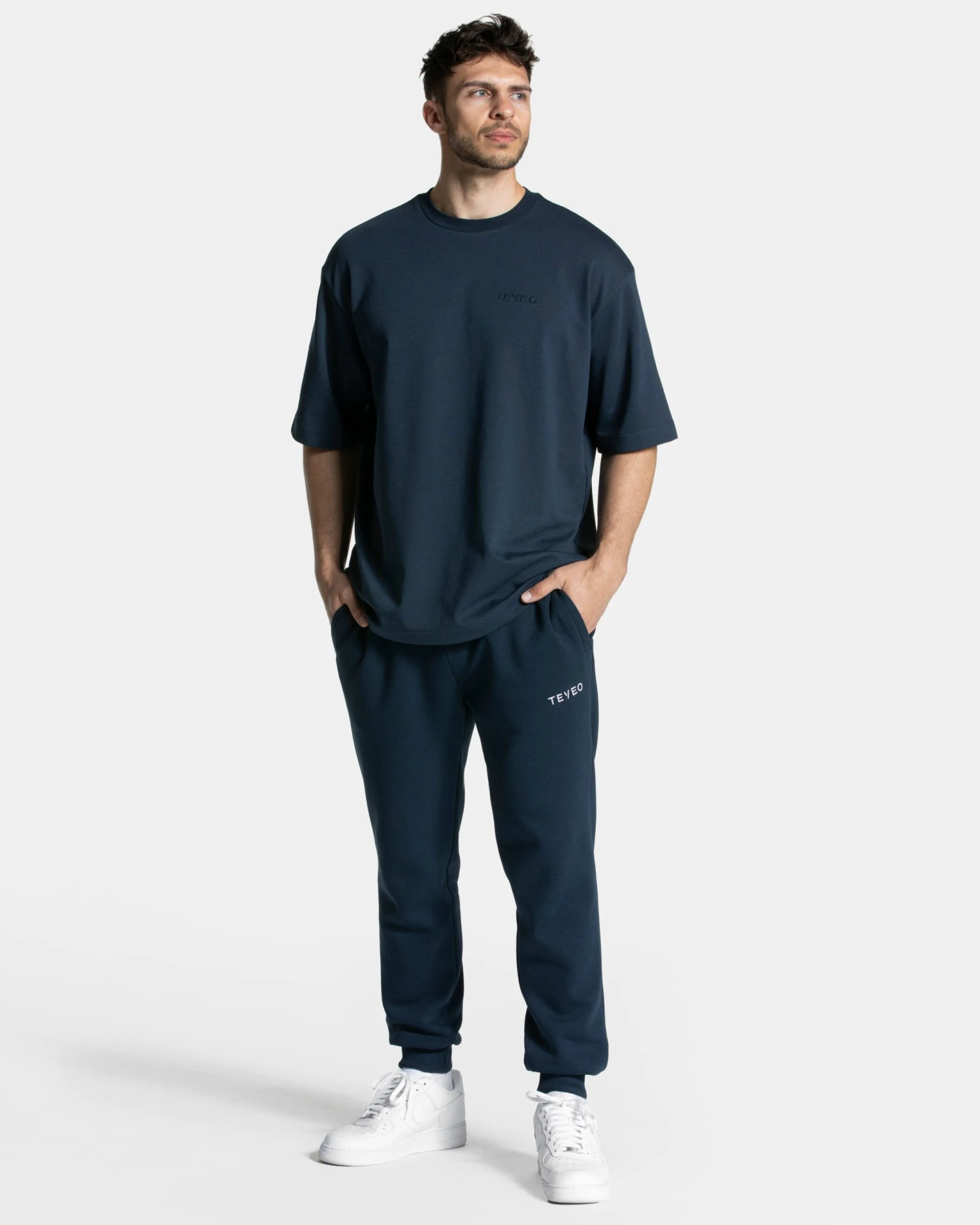 TEVEO Arrival Signature T-Shirt - Dunkelblau Oversized Fit 5 TEVEO Arrival Signature T-Shirt - Dunkelblau Oversized Fit – Bild 3