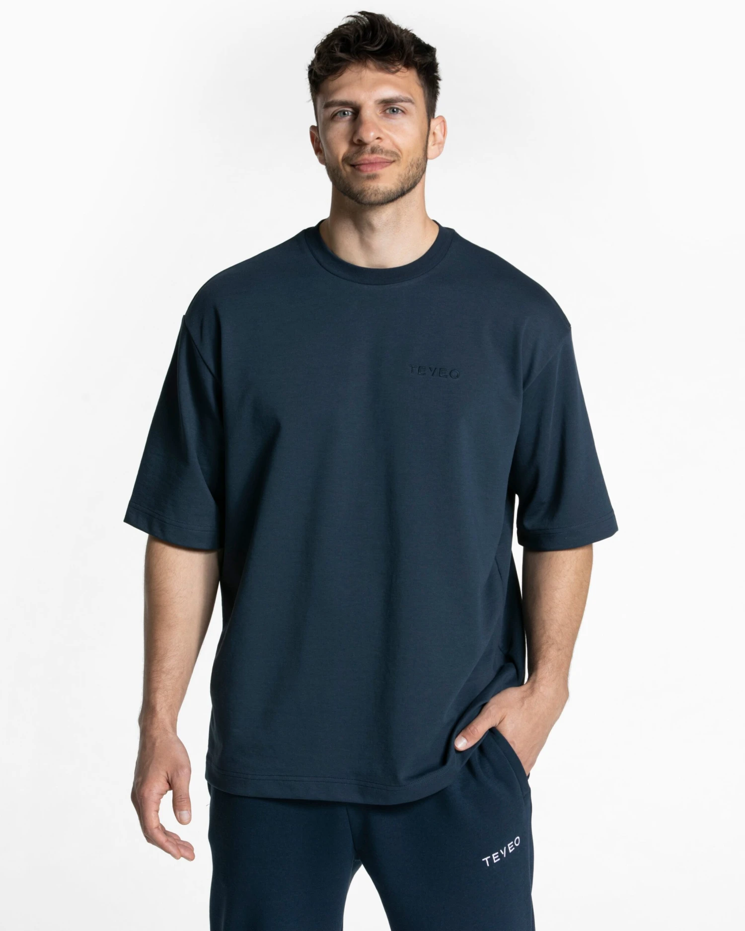 TEVEO Arrival Signature T-Shirt - Dunkelblau Oversized Fit 4 TEVEO Arrival Signature T-Shirt - Dunkelblau Oversized Fit – Bild 2