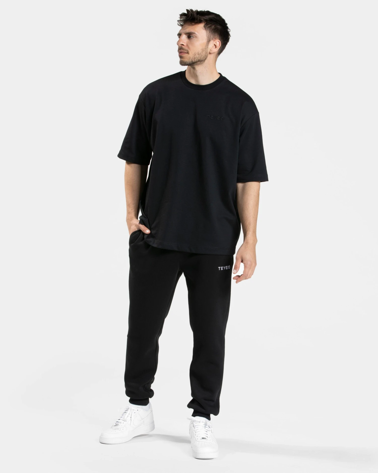 TEVEO Arrival Signature T-Shirt in Schwarz – Oversized Gym Style 5 TEVEO Arrival Signature T-Shirt in Schwarz – Oversized Gym Style – Bild 3