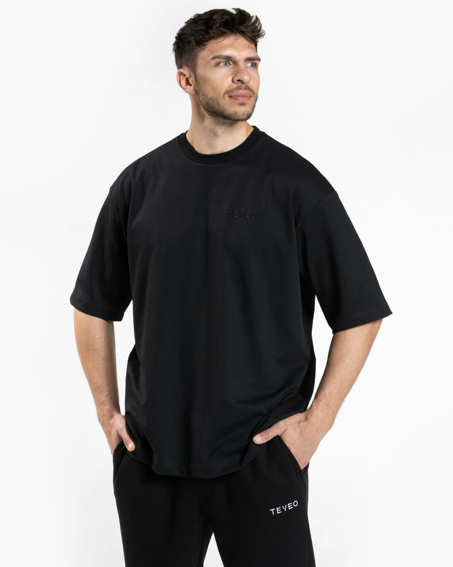 TEVEO Arrival Signature T-Shirt in Schwarz – Oversized Gym Style 4 TEVEO Arrival Signature T-Shirt in Schwarz – Oversized Gym Style – Bild 2