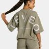 Signature Oversized T-Shirt "Khaki" 1 Signature Oversized T-Shirt "Khaki" -Teveo Geschaft Signature T Shirt khaki 2124