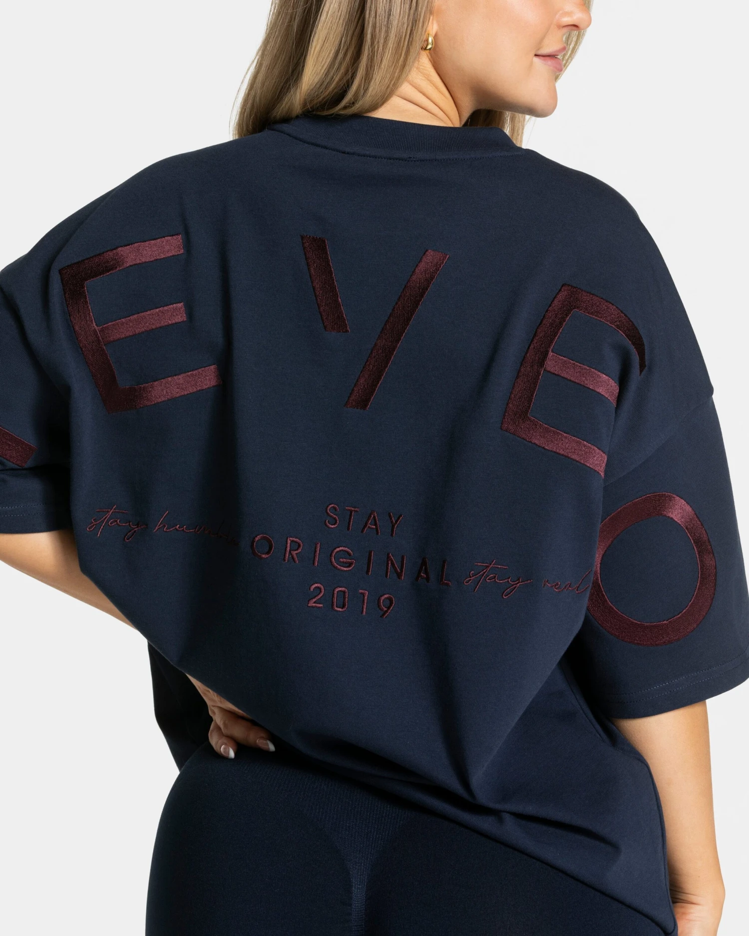 TEVEO Signature Oversized T-Shirt - Midnight 6 TEVEO Signature Oversized T-Shirt - Midnight – Bild 4