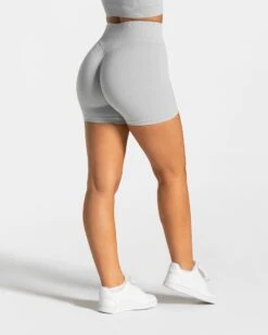 Statement Scrunch Short "Hellgrau" -Teveo Geschaft Statement Scrunch Short Hellgrau 1576