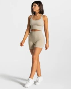 Statement Scrunch Short "Sand" -Teveo Geschaft Statement Scrunch Short Sand 2131