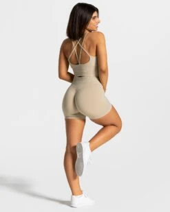 Statement Scrunch Short "Sand" -Teveo Geschaft Statement Scrunch Short Sand 2168