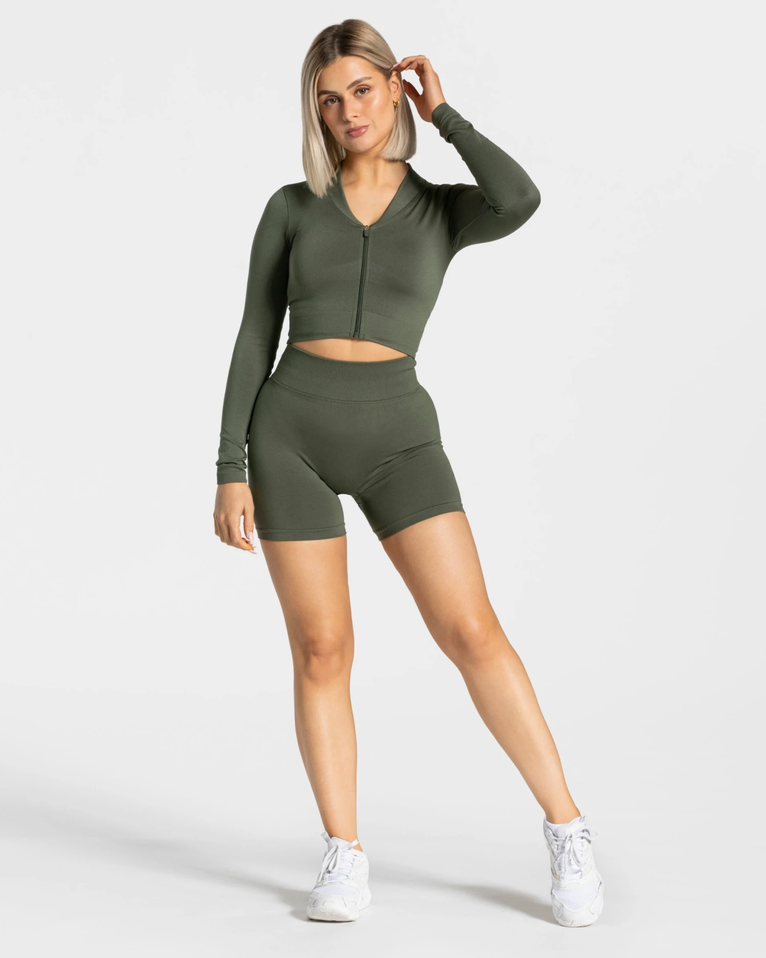 Damen Zip Jacke Khaki – Figurbetontes Statement Fitness-Oberteil 5 Damen Zip Jacke Khaki – Figurbetontes Statement Fitness-Oberteil – Bild 3