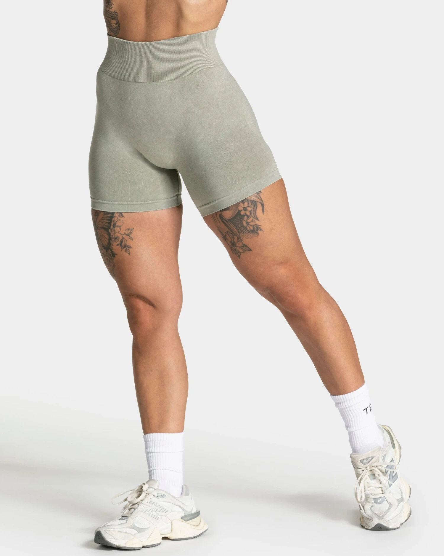 Acid Covert Scrunch Short "Salbei" 4 Acid Covert Scrunch Short "Salbei" – Bild 2