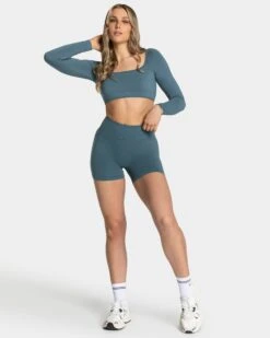 TEVEO Femme Sculpt Scrunch Short Teal – Die Ultimative Push-Up Gym Short -Teveo Geschaft TEVEO Femme Backless Longsleeve teal 0045