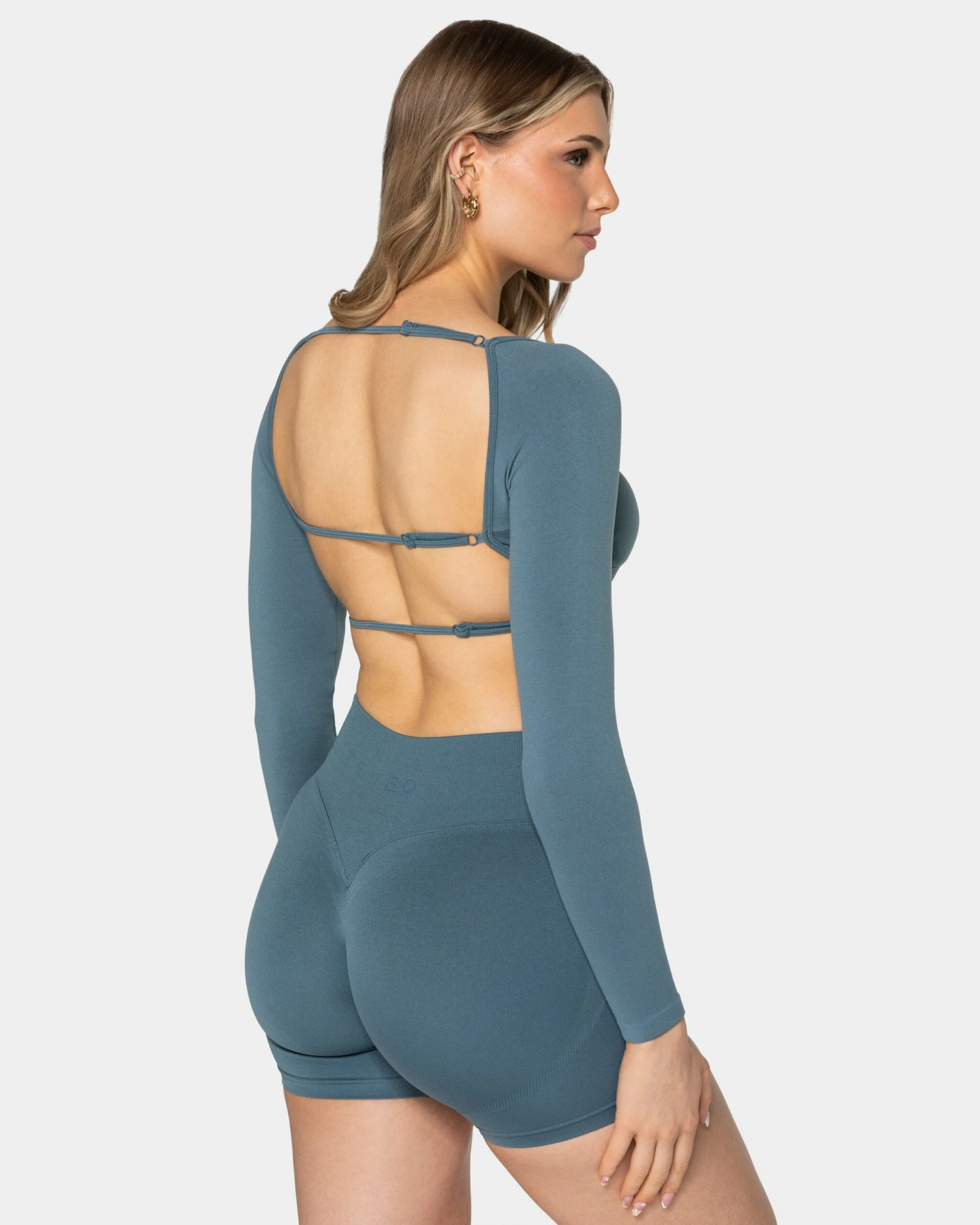 TEVEO Femme Backless Longsleeve Teal - Rückenfraies Damen Sportoberteil 4 TEVEO Femme Backless Longsleeve Teal - Rückenfraies Damen Sportoberteil – Bild 2