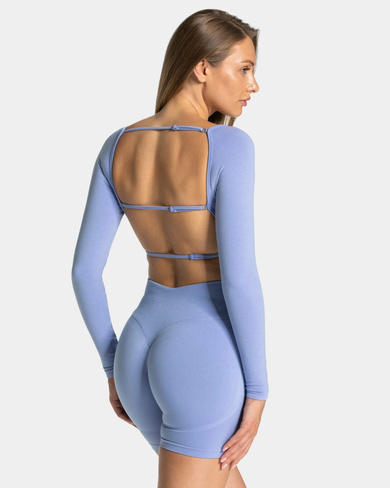TEVEO Femme Backless Longsleeve Frozen – Cropped Sport-Oberteil mit Rückenausschnitt 4 TEVEO Femme Backless Longsleeve Frozen – Cropped Sport-Oberteil mit Rückenausschnitt – Bild 2