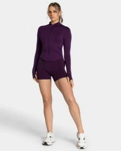 Femme Shaping Zip Jacke Aubergine – Figurbetonte Sportjacke mit Stehkragen 9 Femme Shaping Zip Jacke Aubergine – Figurbetonte Sportjacke mit Stehkragen -Teveo Geschaft TEVEO Femme Shaping Zip Jacke aubergine 0005