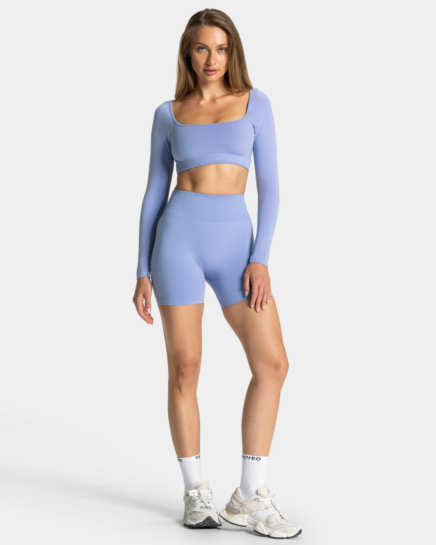 TEVEO Femme Backless Longsleeve Frozen – Cropped Sport-Oberteil mit Rückenausschnitt 5 TEVEO Femme Backless Longsleeve Frozen – Cropped Sport-Oberteil mit Rückenausschnitt – Bild 3