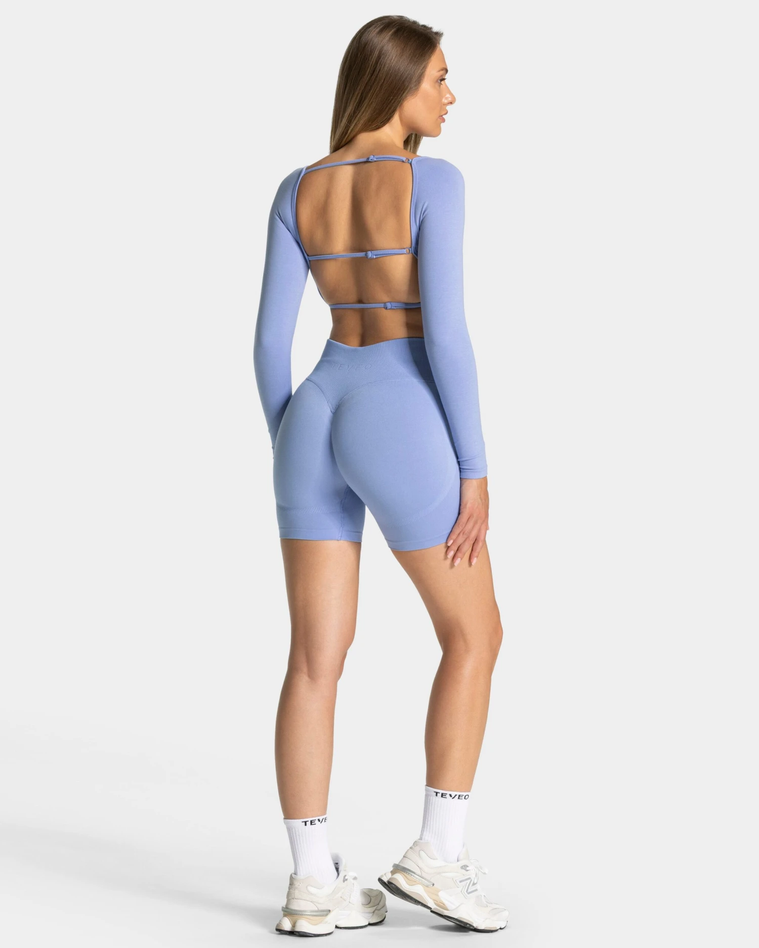 TEVEO Femme Backless Longsleeve Frozen – Cropped Sport-Oberteil mit Rückenausschnitt 7 TEVEO Femme Backless Longsleeve Frozen – Cropped Sport-Oberteil mit Rückenausschnitt – Bild 5