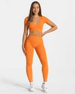 Focus Crop Top Orange – Damen Sport-Oberteil mit Support & V-Ausschnitt 9 Focus Crop Top Orange – Damen Sport-Oberteil mit Support & V-Ausschnitt -Teveo Geschaft TEVEO Focus Crop Top orange 1077
