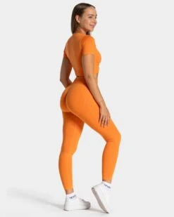 Focus Crop Top Orange – Damen Sport-Oberteil mit Support & V-Ausschnitt 11 Focus Crop Top Orange – Damen Sport-Oberteil mit Support & V-Ausschnitt -Teveo Geschaft TEVEO Focus Crop Top orange 1109