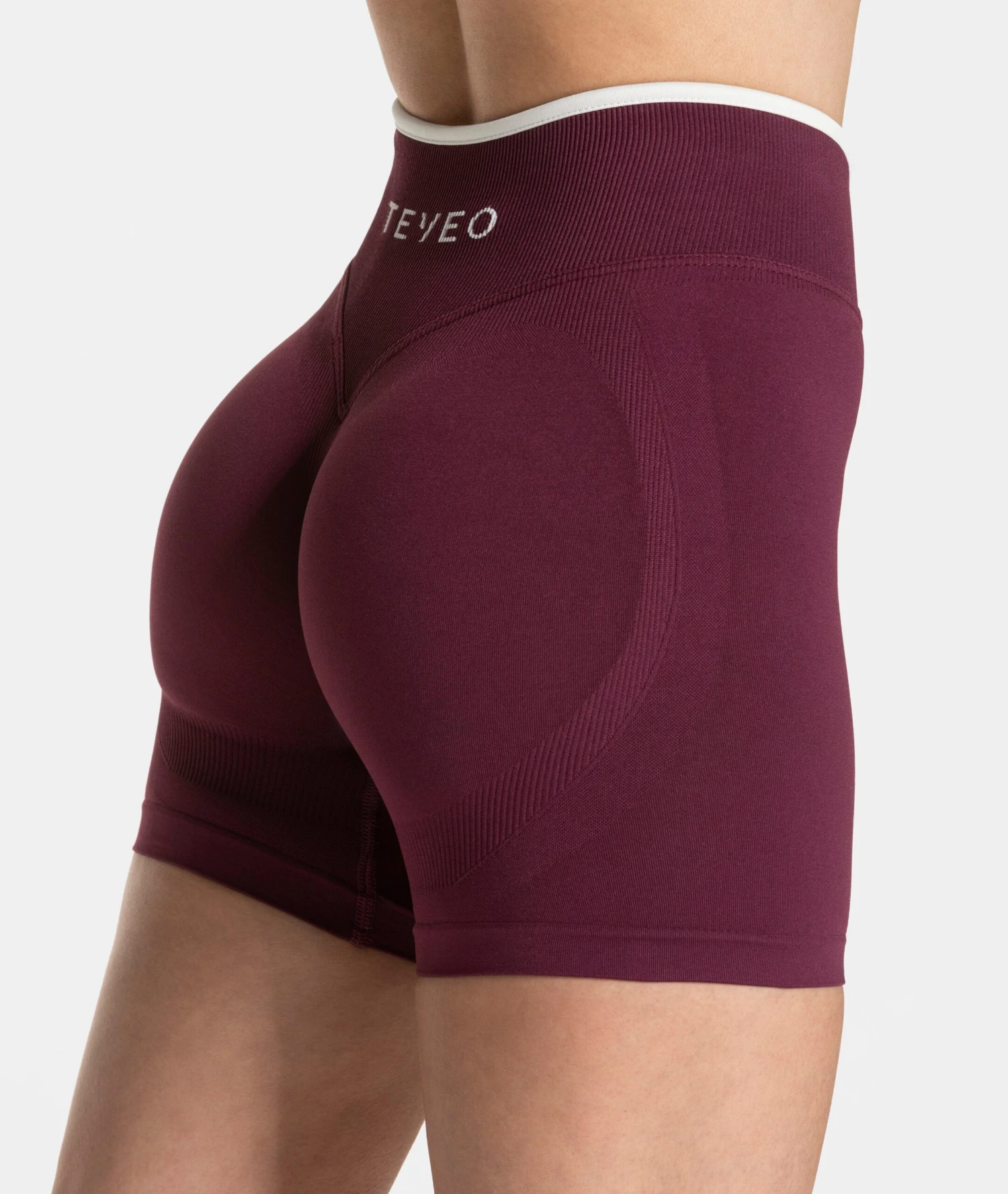 TEVEO Ignite Sculpt Scrunch Short - Pflaume 6 TEVEO Ignite Sculpt Scrunch Short - Pflaume – Bild 4