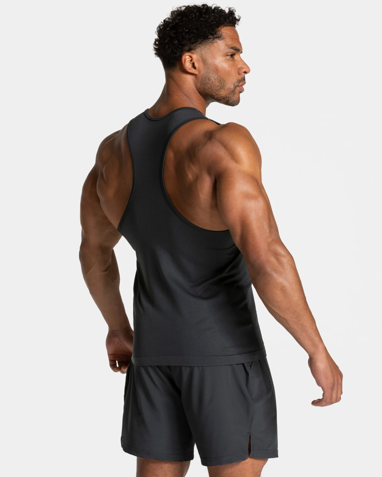 Pace Fitted Tank Gunmetal – Funktionales Slim-Fit Sport-Tanktop für Herren 4 Pace Fitted Tank Gunmetal – Funktionales Slim-Fit Sport-Tanktop für Herren – Bild 2