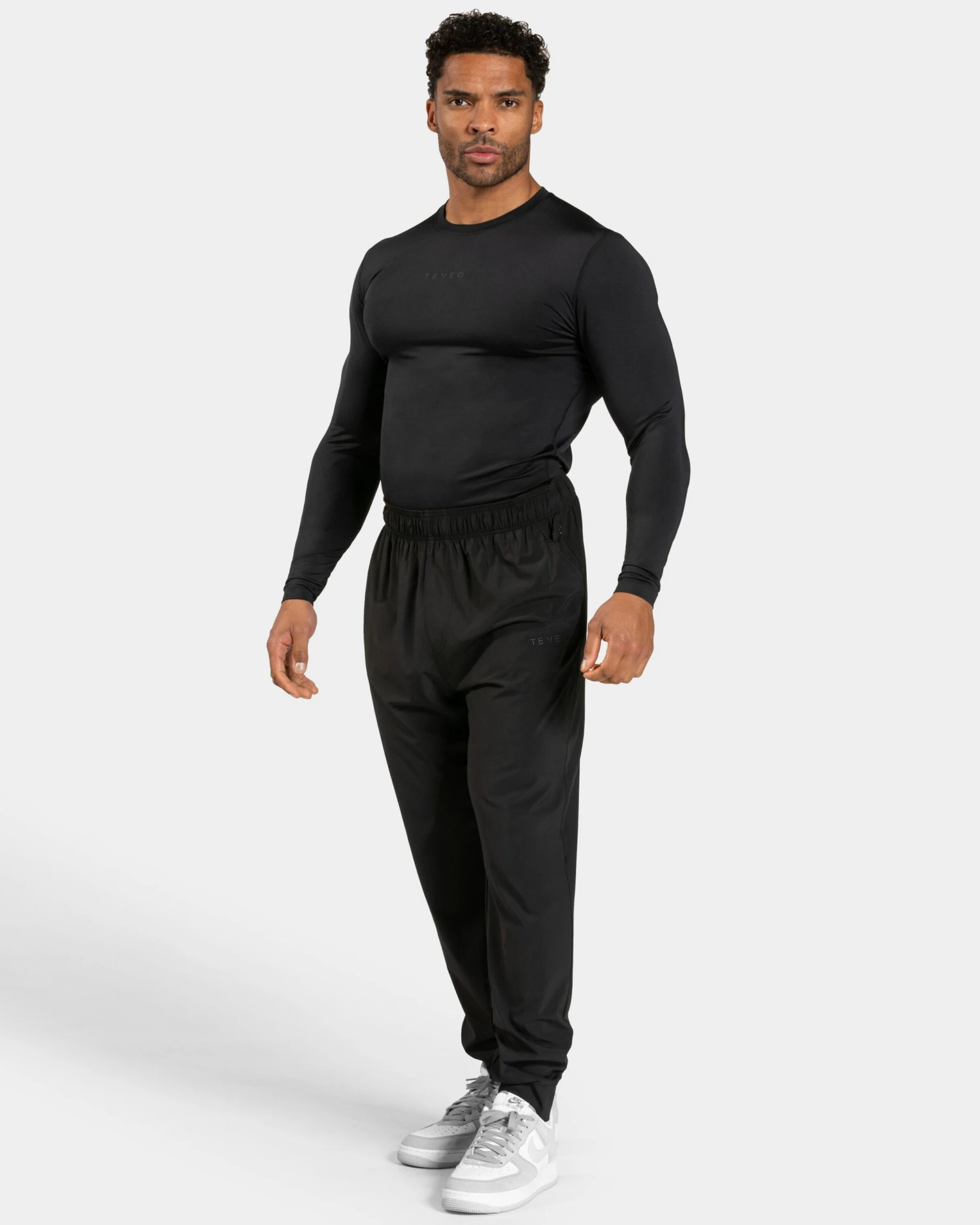 Pace Jogger Schwarz – Funktionale Slim Fit Trainingshose für Herren 5 Pace Jogger Schwarz – Funktionale Slim Fit Trainingshose für Herren – Bild 3