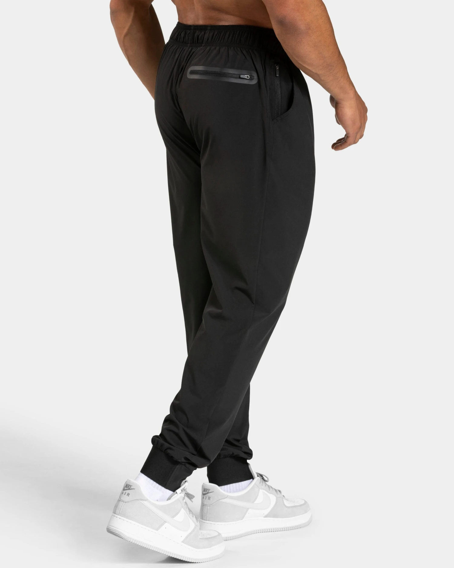 Pace Jogger Schwarz – Funktionale Slim Fit Trainingshose für Herren 4 Pace Jogger Schwarz – Funktionale Slim Fit Trainingshose für Herren – Bild 2