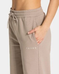 RI’VAIV Straight Leg Jogger "Taupe" 10 RI’VAIV Straight Leg Jogger "Taupe" -Teveo Geschaft TEVEO RI VAIV Jogger taupe 6310