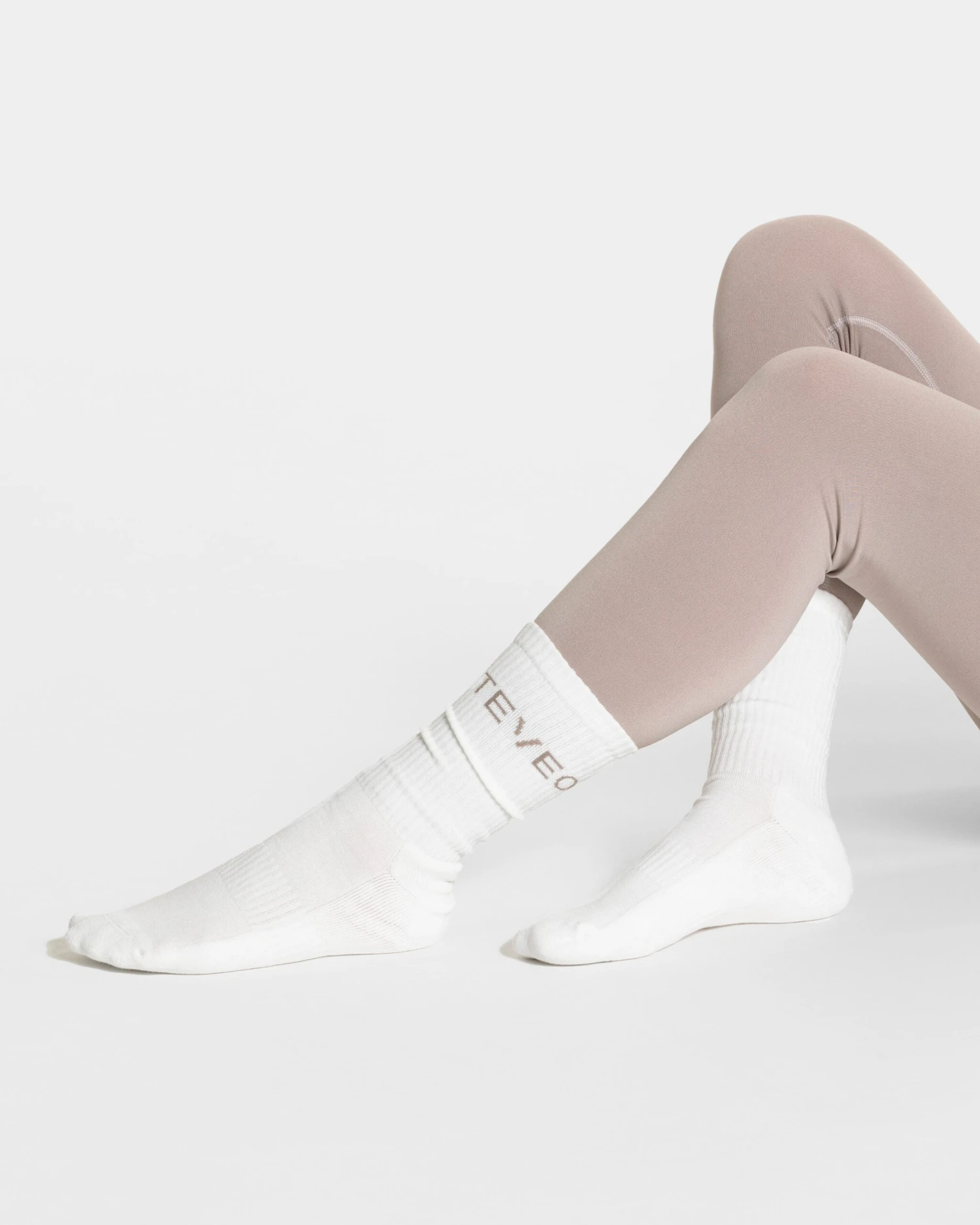 RI’VAIV Lifestyle Socken Off White – Komfortable Damen Socken im 2er Pack 6 RI’VAIV Lifestyle Socken Off White – Komfortable Damen Socken im 2er Pack – Bild 4