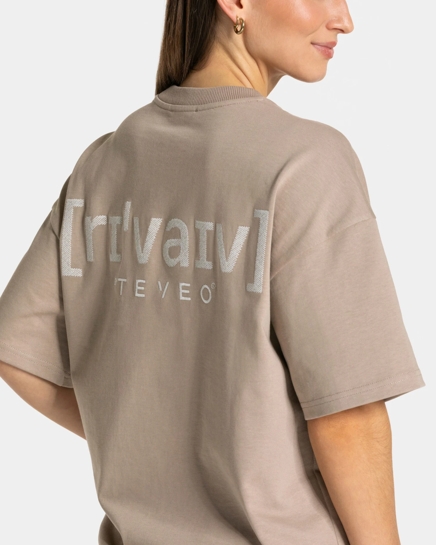 RI’VAIV Oversized T-Shirt Taupe - Premium 280 GSM Heavy Cotton 6 RI’VAIV Oversized T-Shirt Taupe - Premium 280 GSM Heavy Cotton – Bild 4