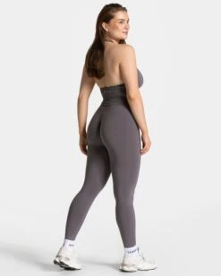 Shaping Neckholder Top Graphit - Seamless Sport Bralette für Damen -Teveo Geschaft TEVEO Timeless Pro Covert Scrunch Leggings Graphit 8500 e2601fa1 914b 483d b021 c3b3ca0c5423