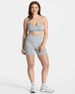 Timeless Pro Sport BH Hellgrau – Komfort & Medium Support 9 Timeless Pro Sport BH Hellgrau – Komfort & Medium Support -Teveo Geschaft TEVEO Timeless Pro Covert Scrunch Short Hellg 7061