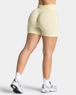 Timeless Pro Covert Scrunch Short "Butter Yellow"