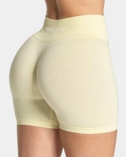 Timeless Pro Covert Scrunch Short "Butter Yellow" -Teveo Geschaft TEVEO Timeless Pro Covert Scrunch Shorts Butter yellow 3832