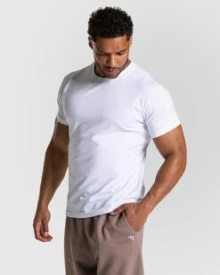 Timeless Pro Fitted T-Shirt Weiß | Sport- & Lifestyle-Shirt für Herren