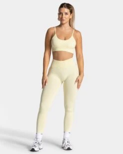 Timeless Pro Sports Bra - Butter Yellow - Medium Support 9 Timeless Pro Sports Bra - Butter Yellow - Medium Support -Teveo Geschaft TEVEO Timeless Pro Leggings Butter yellow 3965