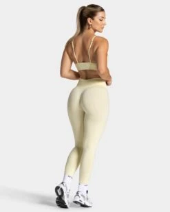 Timeless Pro Sports Bra - Butter Yellow - Medium Support 11 Timeless Pro Sports Bra - Butter Yellow - Medium Support -Teveo Geschaft TEVEO Timeless Pro Leggings Butter yellow 4012