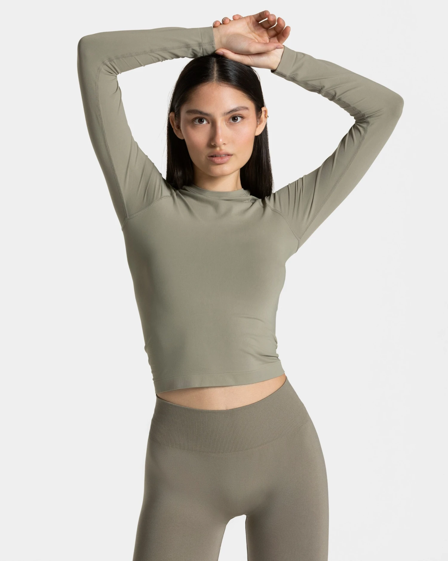 Timeless Pro Longsleeve Khaki – Premium Seamless Damen Oberteil 3 Timeless Pro Longsleeve Khaki – Premium Seamless Damen Oberteil