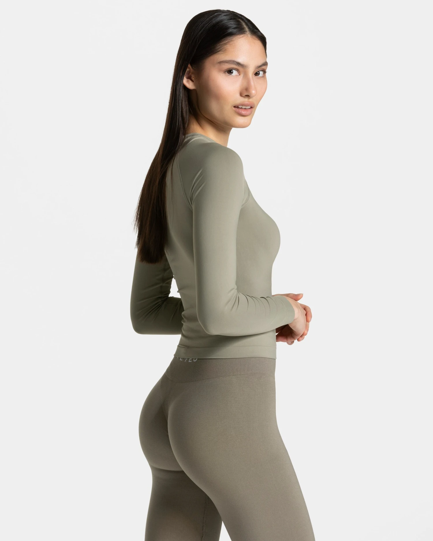 Timeless Pro Longsleeve Khaki – Premium Seamless Damen Oberteil 4 Timeless Pro Longsleeve Khaki – Premium Seamless Damen Oberteil – Bild 2