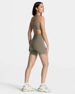 Timeless Pro Triangle BH in Khaki – Eleganter Medium Support Sport-BH -Teveo Geschaft TEVEO Timeless Pro Short Khaki 0773 5b20c994 4324 4e37 b19b 6e1760de7eb1
