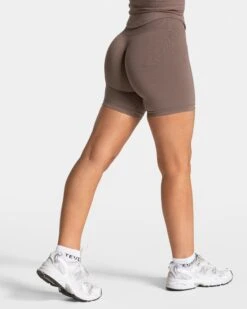 Timeless Pro Short Mokka – Nahtlose Performance Shorts für Damen