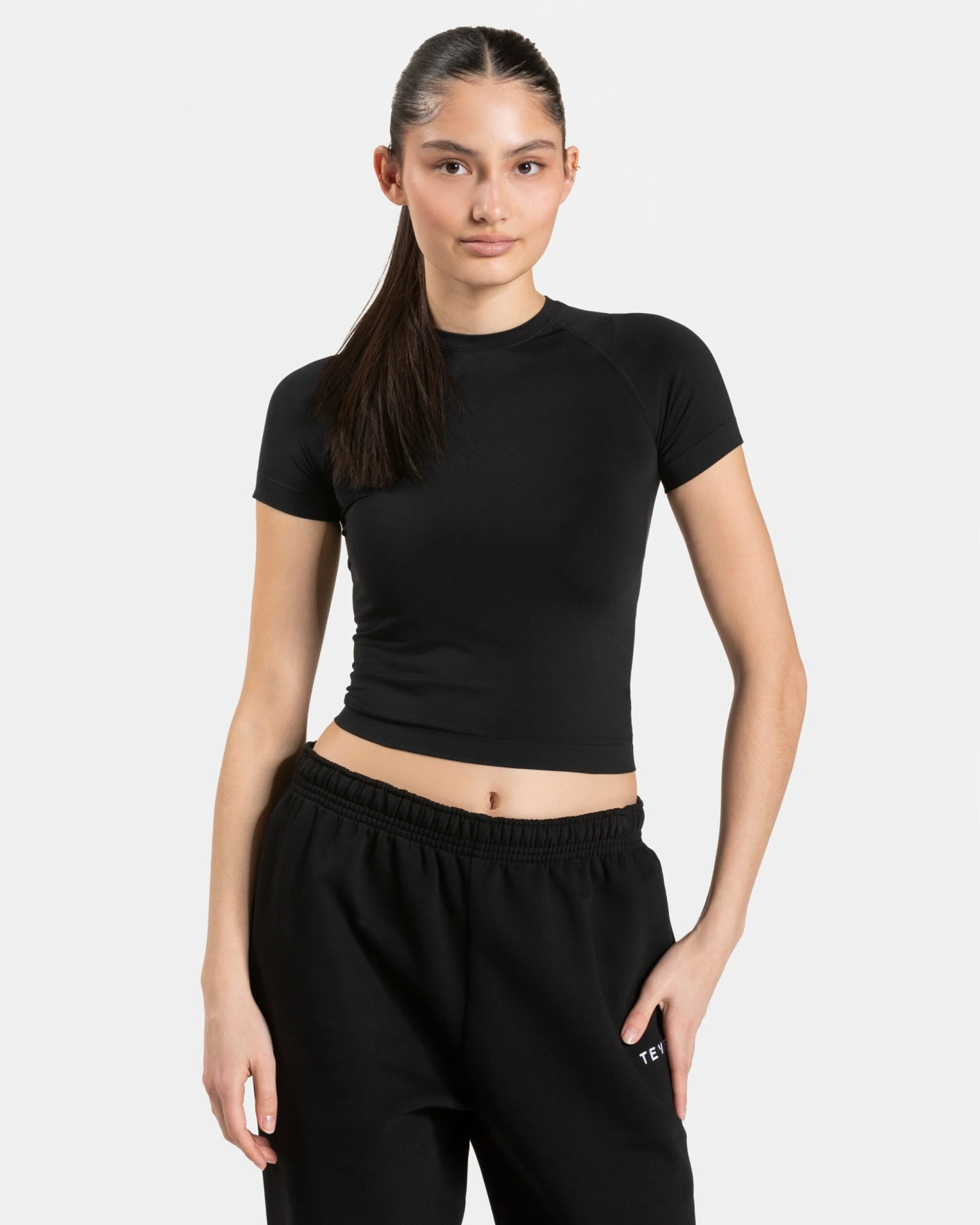 Timeless Pro T-Shirt Schwarz - Nahtloses Premium Fitness-Oberteil für Damen 3 Timeless Pro T-Shirt Schwarz - Nahtloses Premium Fitness-Oberteil für Damen