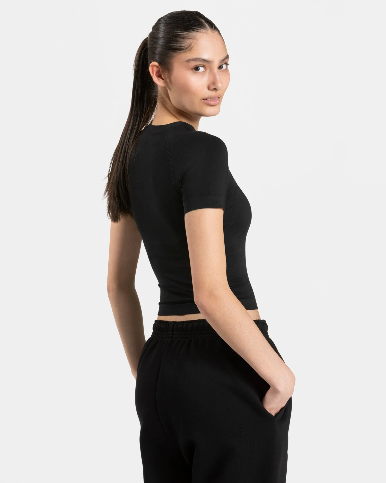 Timeless Pro T-Shirt Schwarz - Nahtloses Premium Fitness-Oberteil für Damen 4 Timeless Pro T-Shirt Schwarz - Nahtloses Premium Fitness-Oberteil für Damen – Bild 2