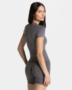 Seamless Damen Sport T-Shirt Graphit - Atmungsaktiv & Dehnbar 8 Seamless Damen Sport T-Shirt Graphit - Atmungsaktiv & Dehnbar -Teveo Geschaft TEVEO Timeless Pro T shirt Graphit 8820