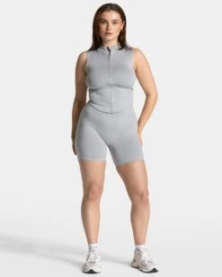 Timeless Pro Zip Tank "Hellgrau" – Damen Shaping Top mit Stehkragen 9 Timeless Pro Zip Tank "Hellgrau" – Damen Shaping Top mit Stehkragen -Teveo Geschaft TEVEO Timeless Pro Zip Tank Hellgrau 8907