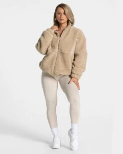 TEVEO Teddy Jacke Peanut – Kuscheliger Komfort & Stylischer Look 9 TEVEO Teddy Jacke Peanut – Kuscheliger Komfort & Stylischer Look -Teveo Geschaft Teddyjacke Frauen peanut 0156