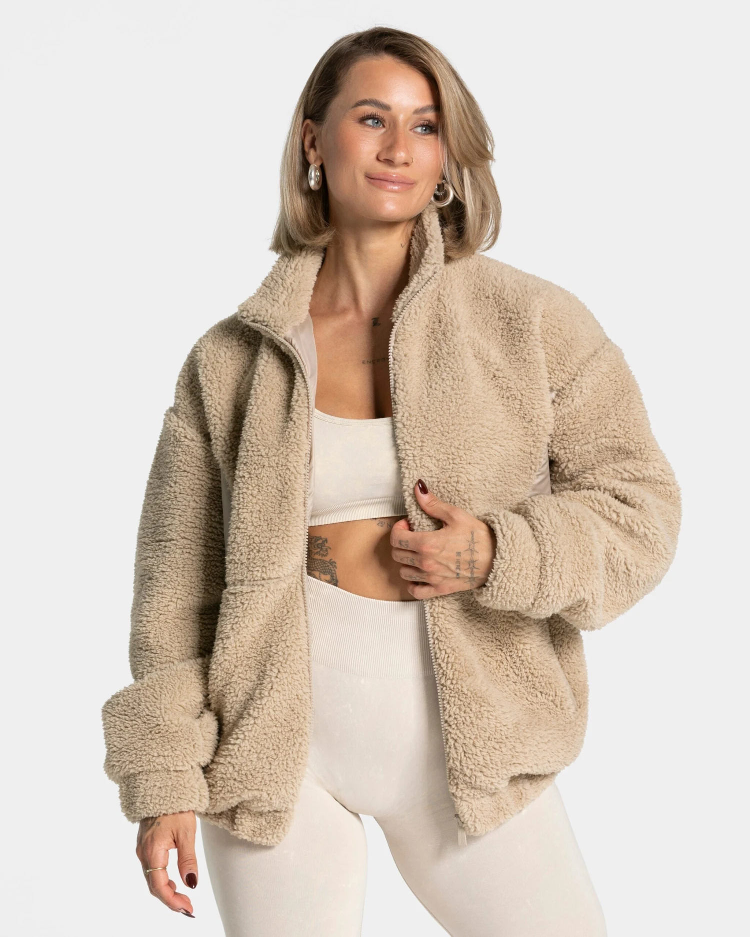 TEVEO Teddy Jacke Peanut – Kuscheliger Komfort & Stylischer Look 4 TEVEO Teddy Jacke Peanut – Kuscheliger Komfort & Stylischer Look – Bild 2