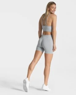 Timeless Scrunch Short "Hellgrau" 11 Timeless Scrunch Short "Hellgrau" -Teveo Geschaft Timeless Short Hellgrau 0324