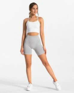 Damen Seamless Fitness Shorts in Hellgrau – High Waist & Booty Contour 11 Damen Seamless Fitness Shorts in Hellgrau – High Waist & Booty Contour -Teveo Geschaft classy seamless shorts hellgrau 535559