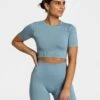 Sensation Fitness Crop Top für Damen in Stahlblau - Formgebendes Sport-Oberteil