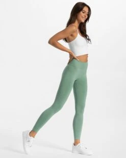 Timeless Scrunch Leggings Salbei – Figurformende Damen Sport-Tights -Teveo Geschaft timeless scrunch leggings salbei 492561