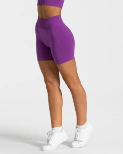 Timeless Scrunch Short "Violett"